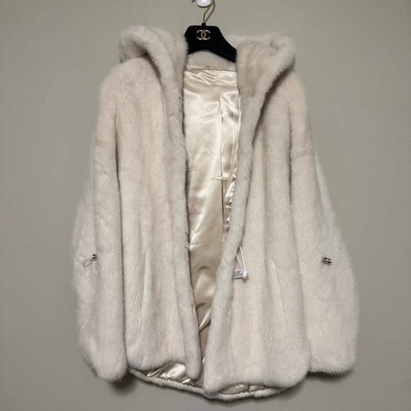 Luxury Kopenhagen Fur Like New White Mink Hooded Fur Coat with Crystal Clasps - Picture 6 of 12